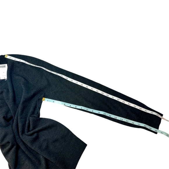 Banana Republic Men’s Charcoal Heather Merino Wool Crewneck Sweater - Picture 9 of 10